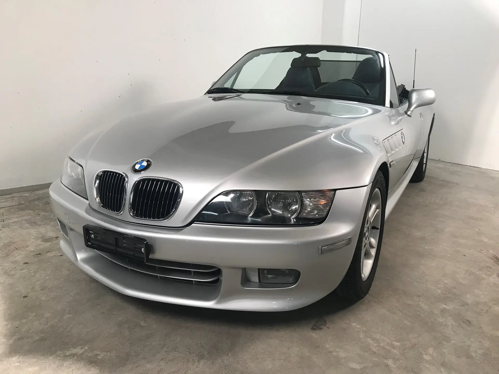 BMW Z3 3.0i Roadster — Cabriolet sportif légendaire, intérieur bicolore, état impeccable