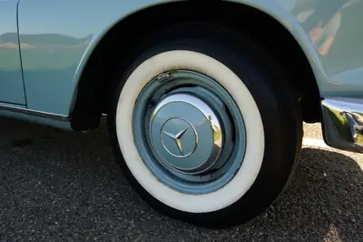Mercedes-Benz 200 1965 — Berline classique d'époque, MFK neuf — arrière