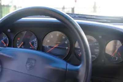 Porsche 911 Carrera 4S 1996 — Légende sportive avec moteur révisionné — Miniatur 12