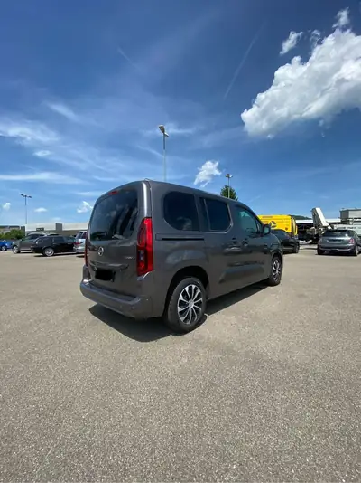 Opel Combo Life 1.5 Diesel — Monospace compact fiable, entretien complet — côté