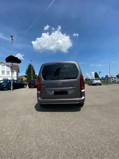 Opel Combo Life 1.5 Diesel — Monospace compact fiable, entretien complet — intérieur