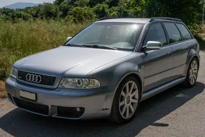 Audi RS4 Avant quattro — Break sport 380 ch, entretien complet documenté — arrière