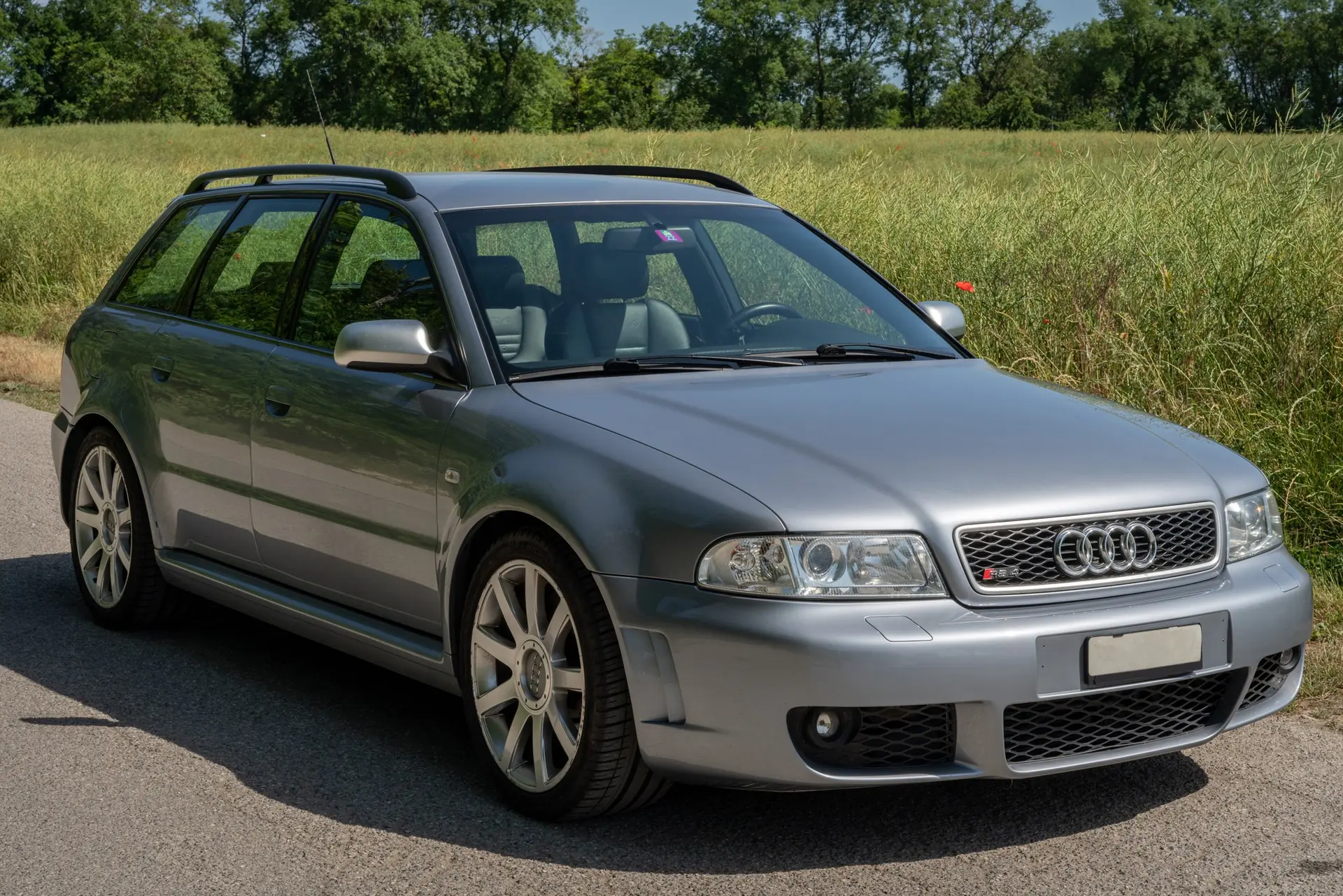 Audi RS4 Avant quattro — Break sport 380 ch, entretien complet documenté — vue extérieure