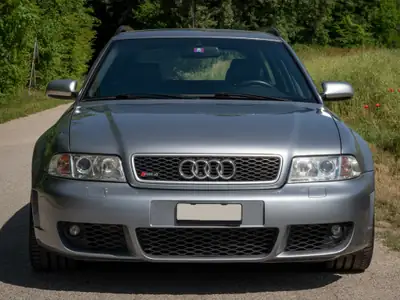 Audi RS4 Avant quattro — Break sport 380 ch, entretien complet documenté — côté