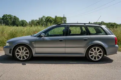 Audi RS4 Avant quattro — Break sport 380 ch, entretien complet documenté — intérieur