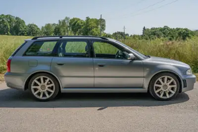 Audi RS4 Avant quattro — Break sport 380 ch, entretien complet documenté — Miniature 8