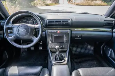Audi RS4 Avant quattro — Break sport 380 ch, entretien complet documenté — Miniature 9