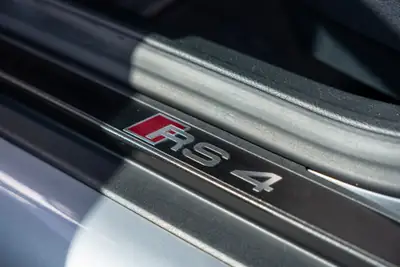 Audi RS4 Avant quattro — Break sport 380 ch, entretien complet documenté — Miniature 17