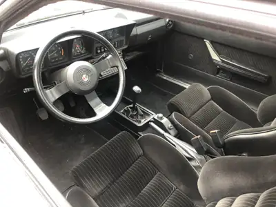 Alfa Romeo GTV 6 2.5 — Coupé sportif de légende, 33 072 km, rouge éclatant — vista posteriore