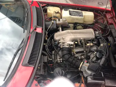 Alfa Romeo GTV 6 2.5 — Coupé sportif de légende, 33 072 km, rouge éclatant — interni