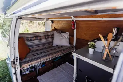 VW T2 Camper — Légende roulante de 1979, liberté et authenticité garanties — Heckansicht