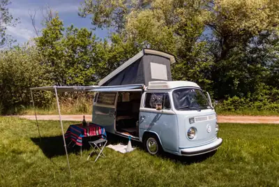 VW T2 Camper — Légende roulante de 1979, liberté et authenticité garanties — Seitenansicht