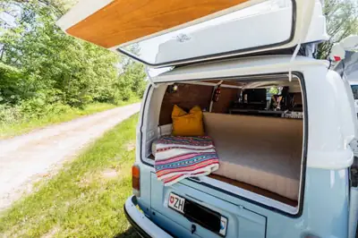 VW T2 Camper — Légende roulante de 1979, liberté et authenticité garanties — Miniatur 10