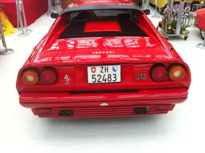 Ferrari 328 GTB 1989 — Chef-d'œuvre italien, 17 500 km, rouge éclatant — intérieur