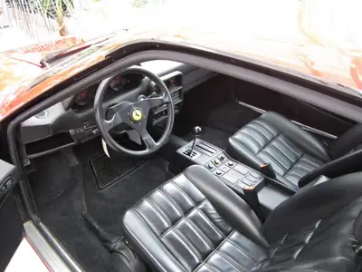 Ferrari 328 GTB 1989 — Chef-d'œuvre italien, 17 500 km, rouge éclatant — détail