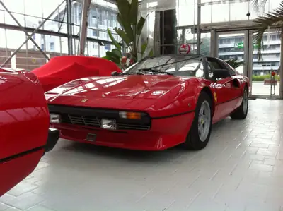 Ferrari 308 GTSi 1982 — Légendaire coupé sport italien, historique sans sinistre — fianco