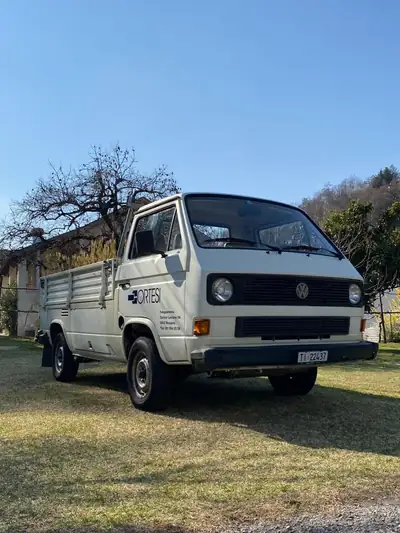 VW T3 2.1 — Un classique utilitaire des années 80, moteur fiable et spacieux — vista posteriore