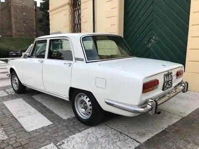 Alfa Romeo Giulia 2000 Berlina 1973 — Classique d'exception, état d'origine préservé — arrière