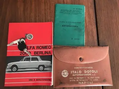 Alfa Romeo Giulia 2000 Berlina 1973 — Classique d'exception, état d'origine préservé — tableau de bord