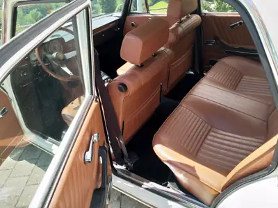 Alfa Romeo Giulia 2000 Berlina 1973 — Classique d'exception, état d'origine préservé — Miniature 16