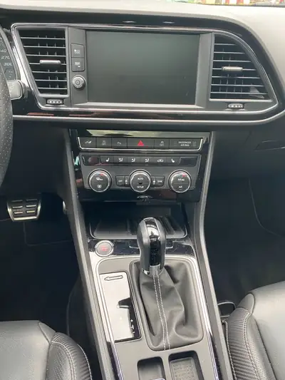 SEAT Leon ST Cupra 300 4Drive — Break sportif suralimenté, 300 ch et traction intégrale — rear view