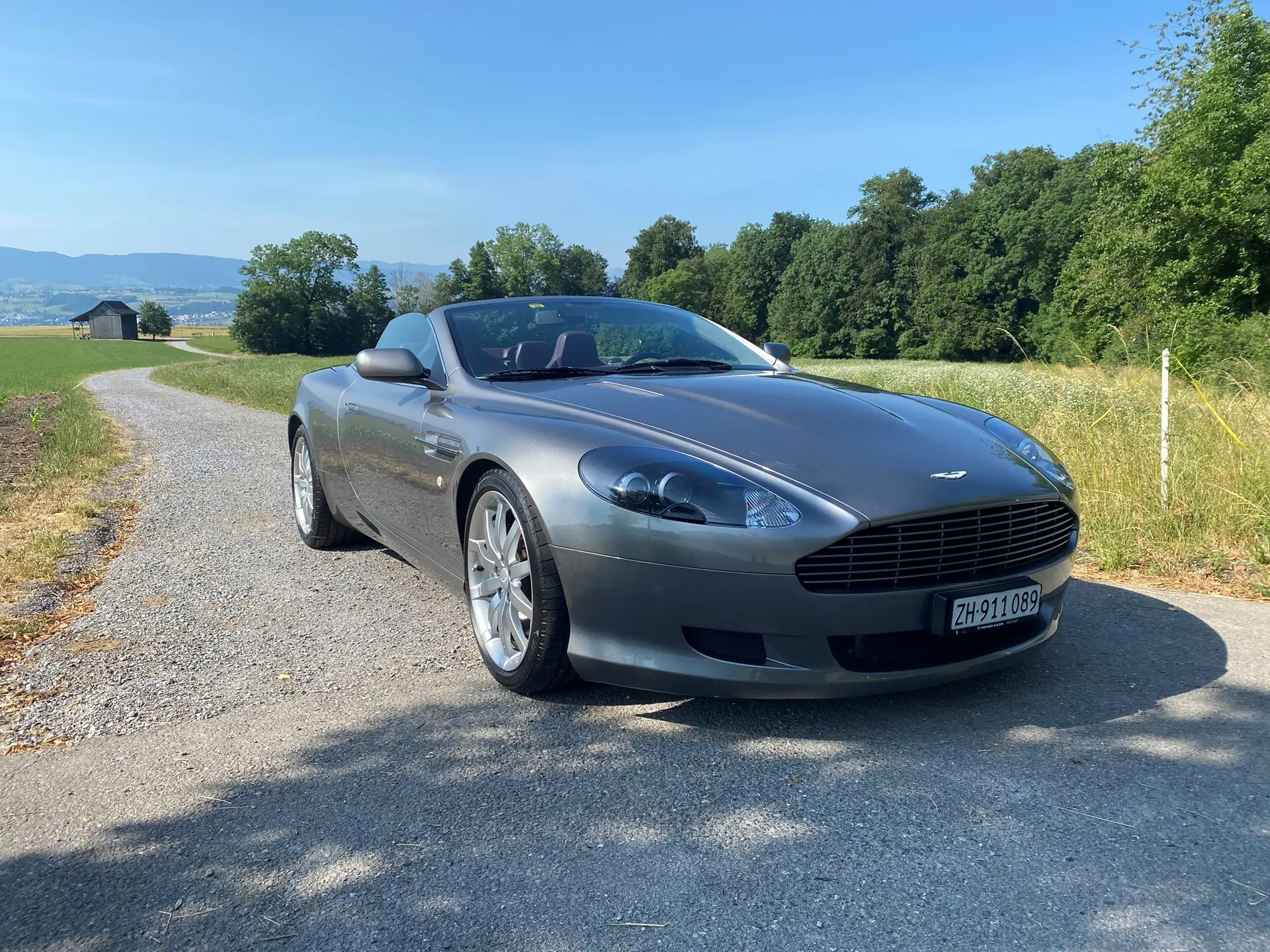 Aston Martin DB9 Volante 2006 — Cabriolet de prestige, 58'000 km, rapport qualité-prix exceptionnel — vista esterna