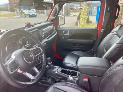 Jeep Wrangler Unlimited Night Eagle — SUV 4x4 robuste, 62'000 km, garantie constructeur — Innenraum