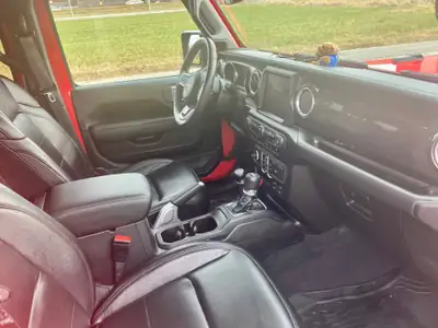 Jeep Wrangler Unlimited Night Eagle — SUV 4x4 robuste, 62'000 km, garantie constructeur — Armaturenbrett