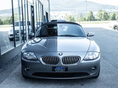 BMW Z4 3.0i Roadster 2005 — Cabriolet sportif légendaire, moteur 231 ch — rear view