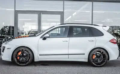 Porsche Cayenne Turbo TECHART MAGNUM — 580 ch, quasi-neuf, un seul propriétaire — vista esterna