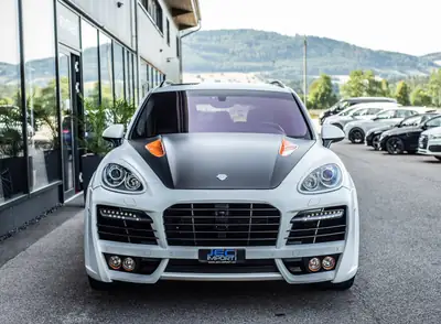 Porsche Cayenne Turbo TECHART MAGNUM — 580 ch, quasi-neuf, un seul propriétaire — vista posteriore