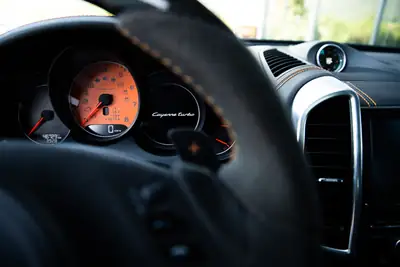 Porsche Cayenne Turbo TECHART MAGNUM — 580 ch, quasi-neuf, un seul propriétaire — Miniatura 32