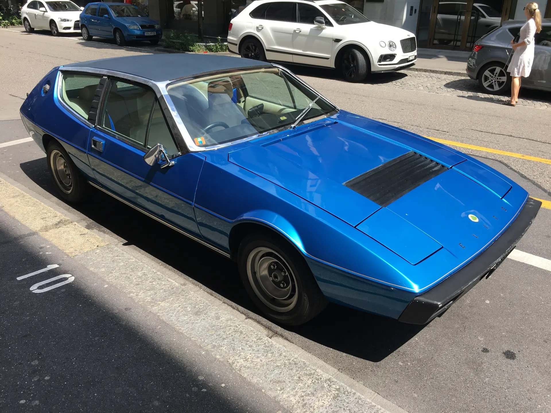 Lotus Elite 1975 — Chef-d'œuvre britannique, motorisation 155 ch authentique — vue extérieure