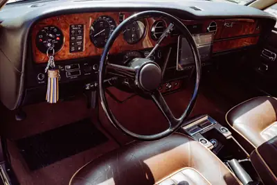 Rolls-Royce Silver Spirit I — Chef-d'œuvre britannique de 1983, seulement 35'000 km — Miniature 8