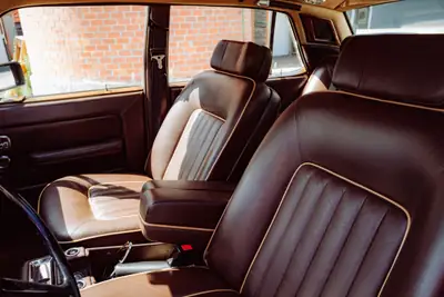 Rolls-Royce Silver Spirit I — Chef-d'œuvre britannique de 1983, seulement 35'000 km — Miniature 9