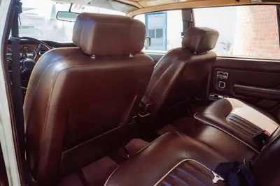 Rolls-Royce Silver Spirit I — Chef-d'œuvre britannique de 1983, seulement 35'000 km — Miniature 10