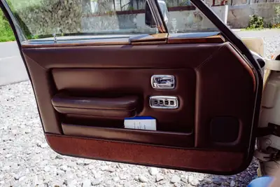 Rolls-Royce Silver Spirit I — Chef-d'œuvre britannique de 1983, seulement 35'000 km — Miniature 15