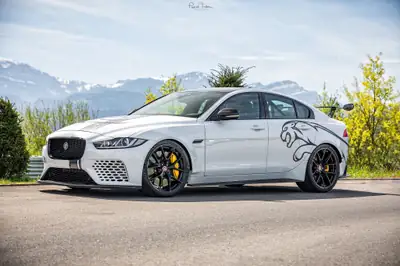 Jaguar XE SVO Project 8 — 1/62 exemplaires mondiaux avec Track Pack et garantie constructeur — vista esterna