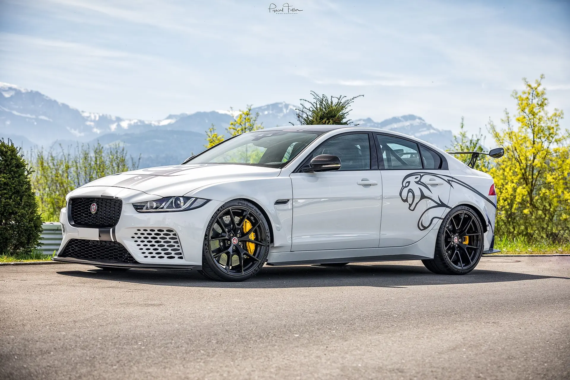 Jaguar XE SVO Project 8 — 1/62 exemplaires mondiaux avec Track Pack et garantie constructeur