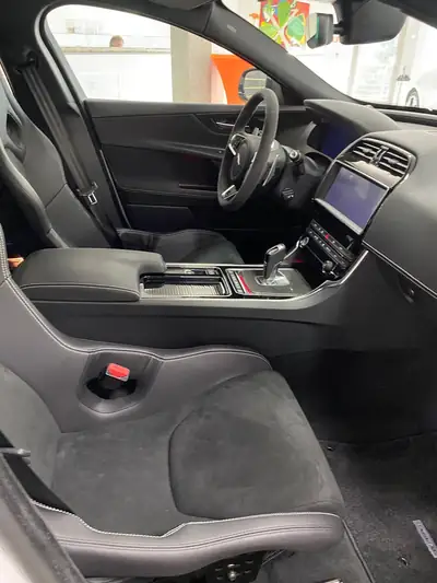 Jaguar XE SVO Project 8 — 1/62 exemplaires mondiaux avec Track Pack et garantie constructeur — Miniatura 9