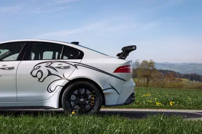 Jaguar XE SVO Project 8 — 1/62 exemplaires mondiaux avec Track Pack et garantie constructeur — Miniatura 15