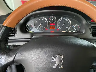 Peugeot 406 Coupé 3.0 V6 Pack — Rare et préservé, 85'000 km seulement — Miniature 9