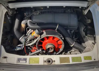 Porsche 911 SC Cabriolet 1983 — Icône sportive décapotable, moteur atmosphérique authentique — détail