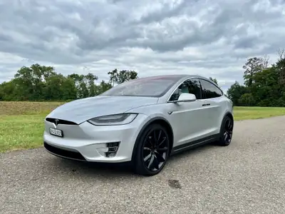 Tesla Model X 100D — SUV électrique haute performance, batterie neuve et recharge illimitée — fianco
