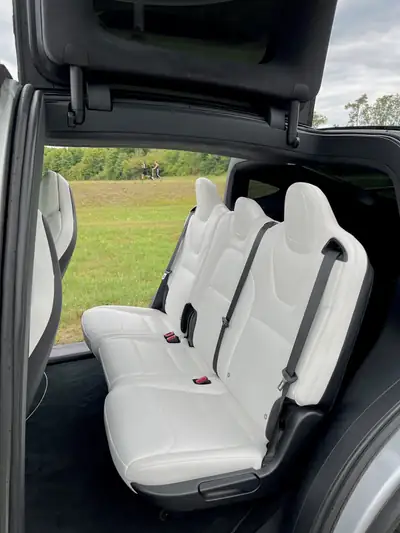Tesla Model X 100D — SUV électrique haute performance, batterie neuve et recharge illimitée — interni