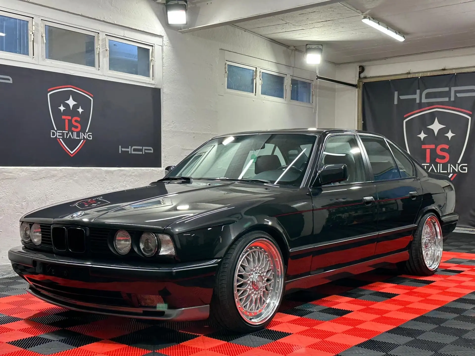 BMW M5 1991 — Berline de prestige légendaire, 315 ch, peu kilométrée — vue extérieure