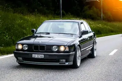BMW M5 1991 — Berline de prestige légendaire, 315 ch, peu kilométrée — Miniature 8
