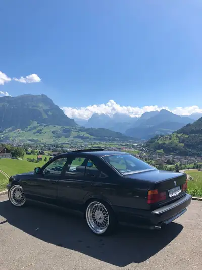BMW M5 1991 — Berline de prestige légendaire, 315 ch, peu kilométrée — Miniature 9