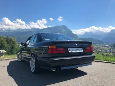 BMW M5 1991 — Berline de prestige légendaire, 315 ch, peu kilométrée — Miniature 10