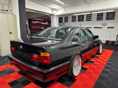 BMW M5 1991 — Berline de prestige légendaire, 315 ch, peu kilométrée — Miniature 18